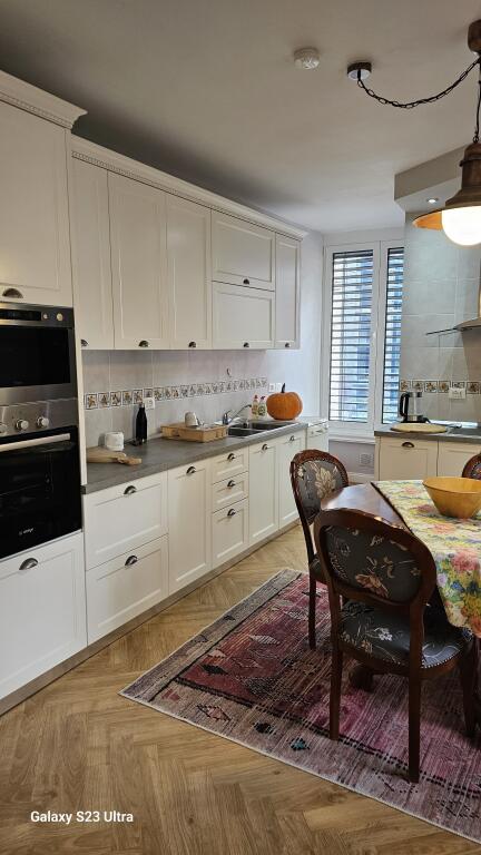 Jepet me Qira Apartament 2+1+2 pranë Stadiumit “Air Albania”