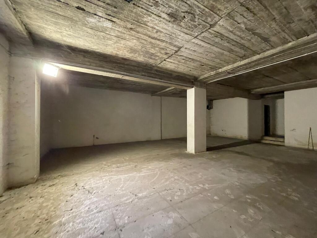 AMBIENTE NEGOZIO IN AFFITTO VICINO AL COMUNE DI PARIGI