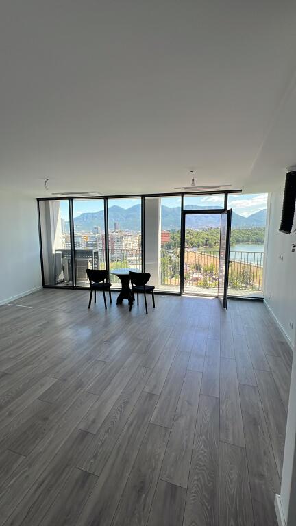 APARTAMENT 2+1+2 ME QIRA, TEK LAKE VIEW
