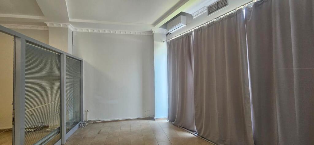 Office for Rent at Ambasador 3