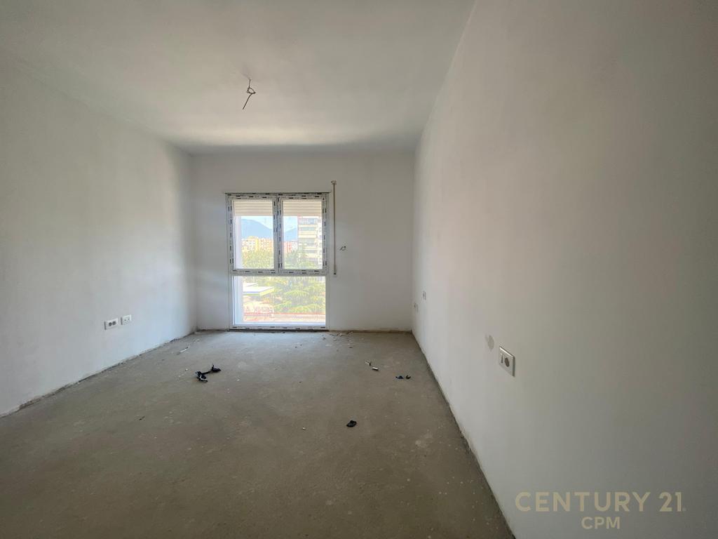 🦅 Vendesi appartamento 2+1+2 vicino a Piazza Shqiponja – Opportunità d’oro per investimento o abitazione!