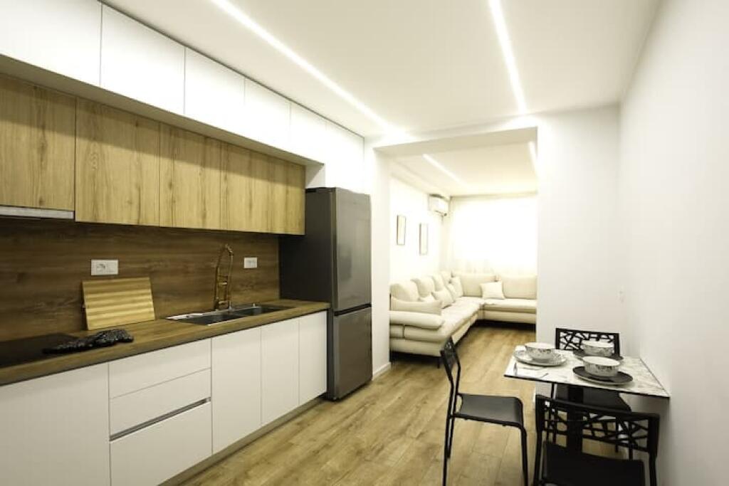 APARTAMENT ME QERA 1+1 21 DHJETORI 650 EURO