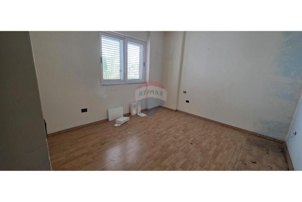Shitet Apartament 3+1+2 pranë Lion Park!
