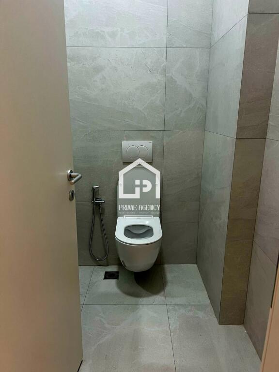 JEPET ME QIRA : Ambjent biznesi  /KOMUNA E PARISIT  
