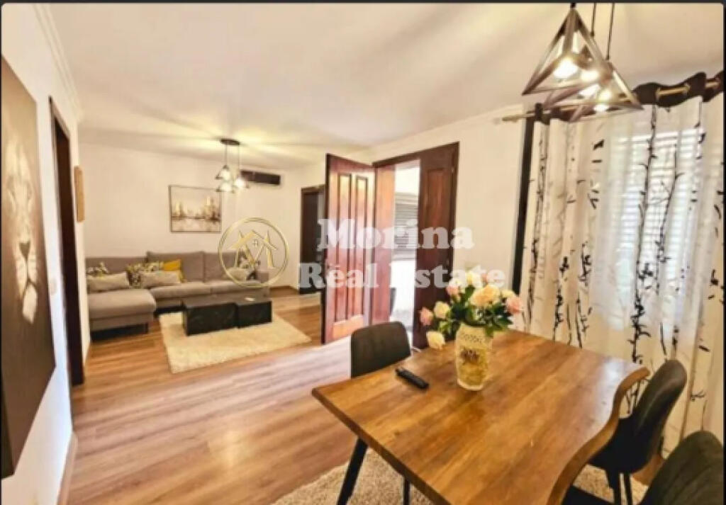 Affitto, Ingresso Privato 2+1+Cortile+Posto Auto, Via Jeronim De Rada, 800 Euro/Mese