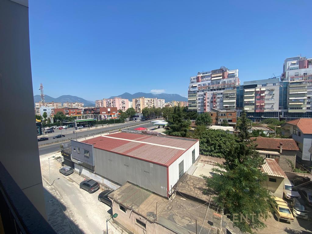 🦅 Vendesi appartamento 2+1+2 vicino a Piazza Shqiponja – Opportunità d’oro per investimento o abitazione!