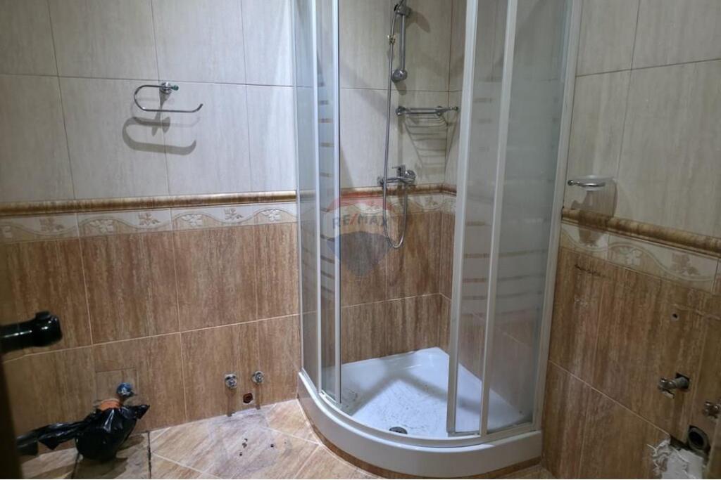 Shitet Apartament 3+1+2 pranë Lion Park!
