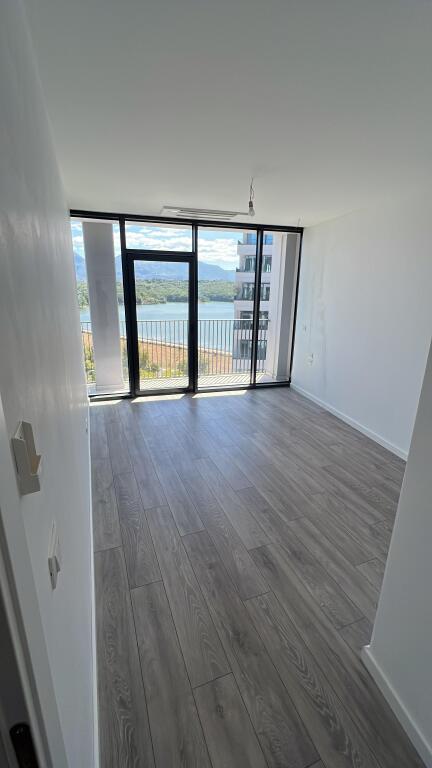 APARTAMENT 2+1+2 ME QIRA, TEK LAKE VIEW