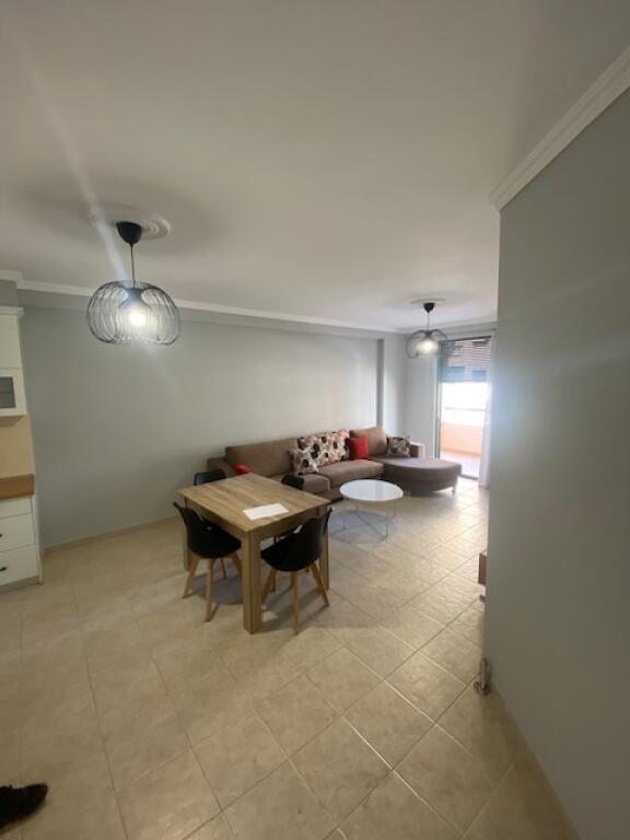 Apartament 2+1 me Qera, Komuna e Parisit