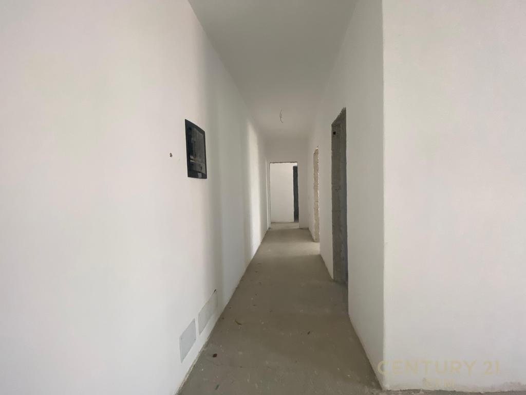 🦅 Vendesi appartamento 2+1+2 vicino a Piazza Shqiponja – Opportunità d’oro per investimento o abitazione!