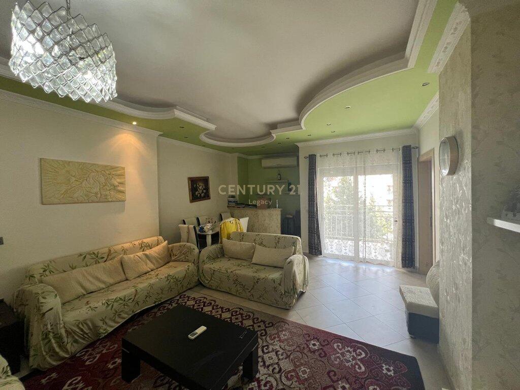 🏠 Nella zona tranquilla e preferita di Fresku, è offerto in vendita un appartamento funzionale 2+1