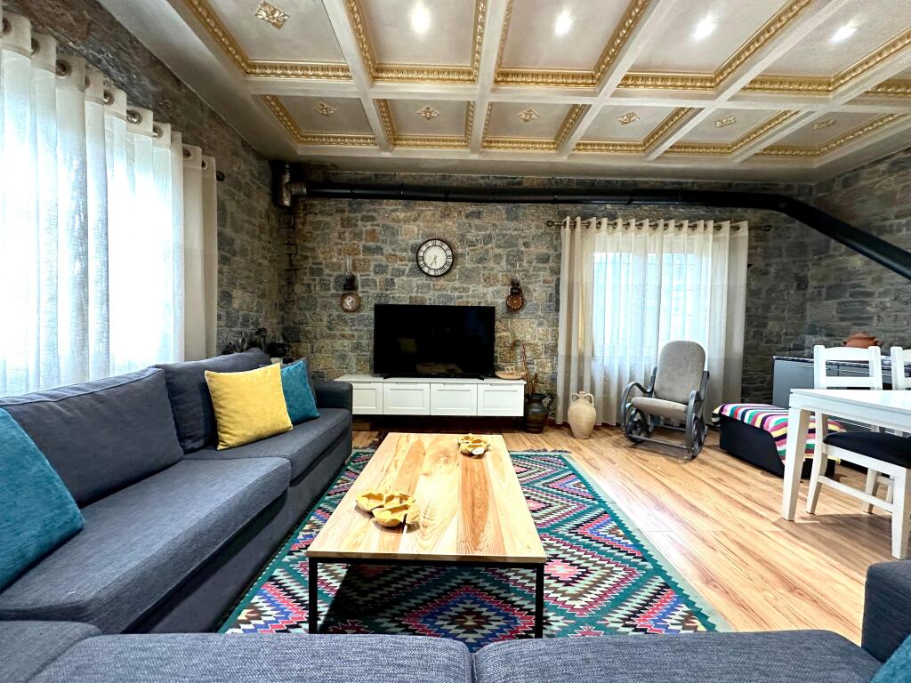 Super Villa / Guesthouse in vendita a Korçë