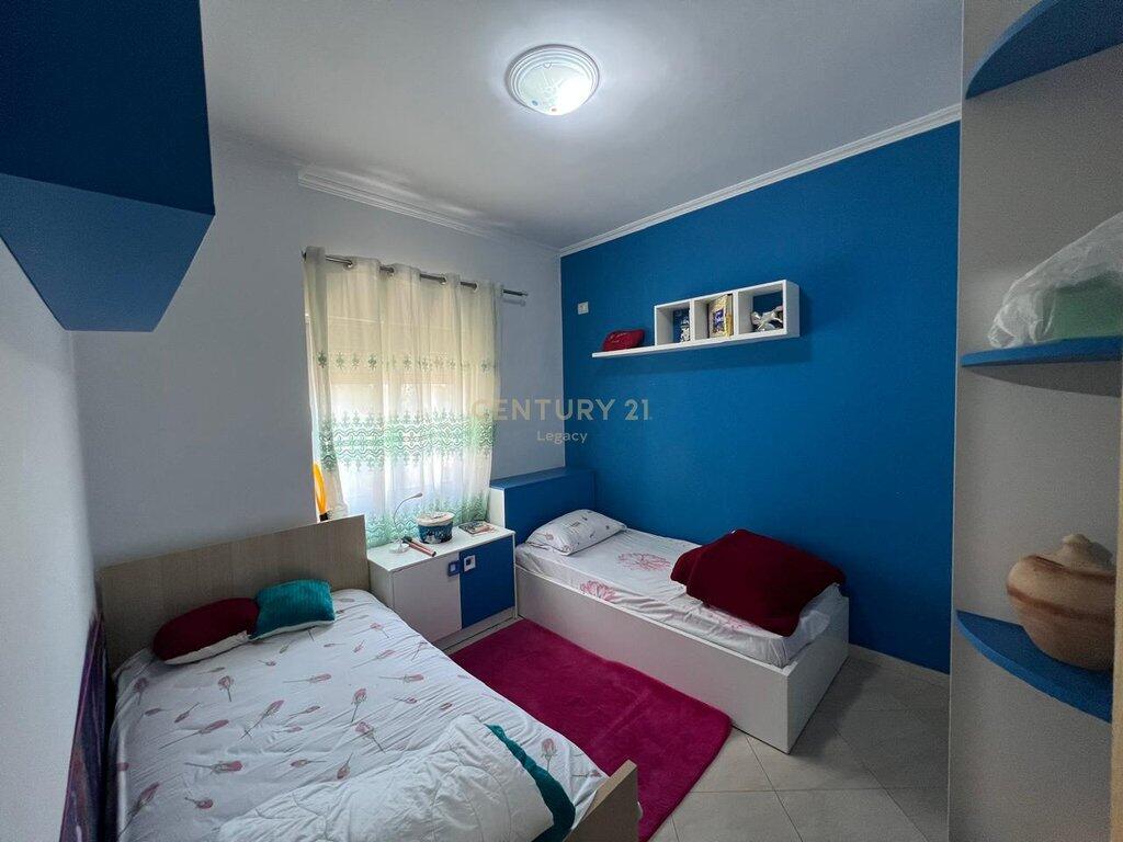 🏠 Nella zona tranquilla e preferita di Fresku, è offerto in vendita un appartamento funzionale 2+1
