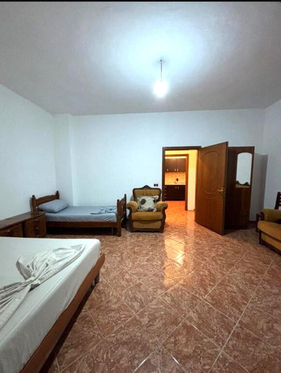 🏢Nella zona di Don Bosko, vicino all'Hotel Ferrari, si affitta un appartamento 1+1 arredato, 45.000 Leke