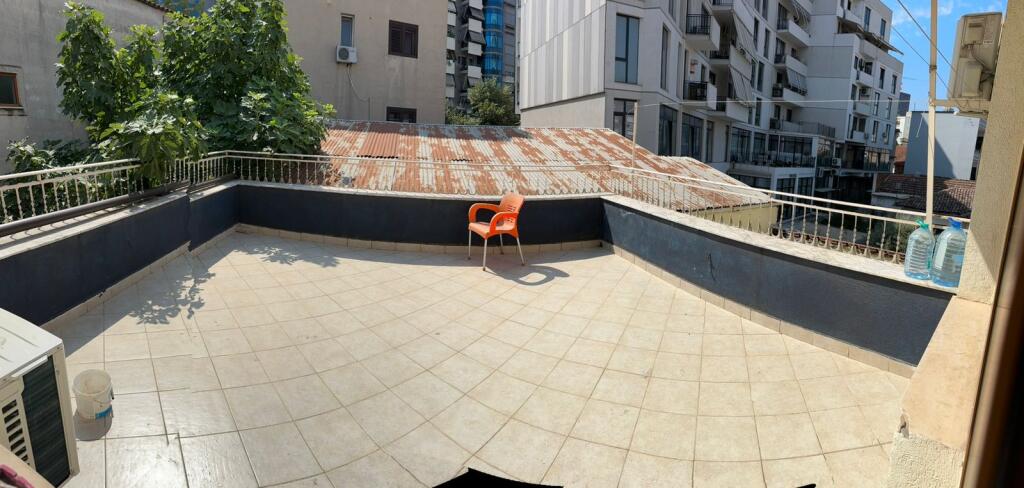 Jepet me qera apartament 2+1 ne Qender te Selvia