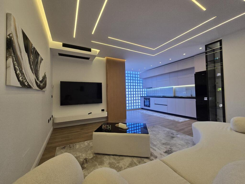 Apartament ne shitje 2+1+2 tek Petro Nini