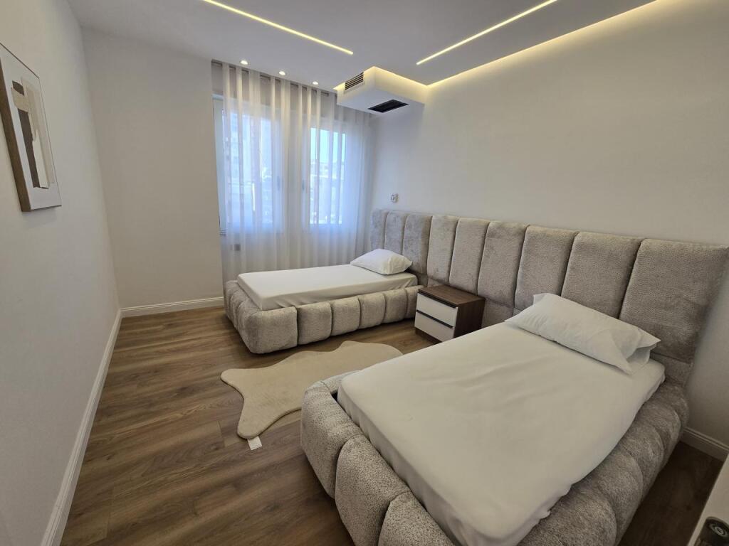 Apartament ne shitje 2+1+2 tek Petro Nini