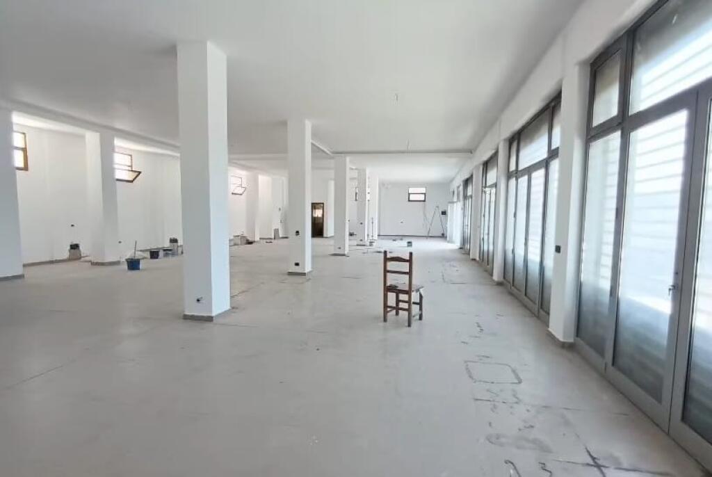 Ambient komercial per qira Siri kodra