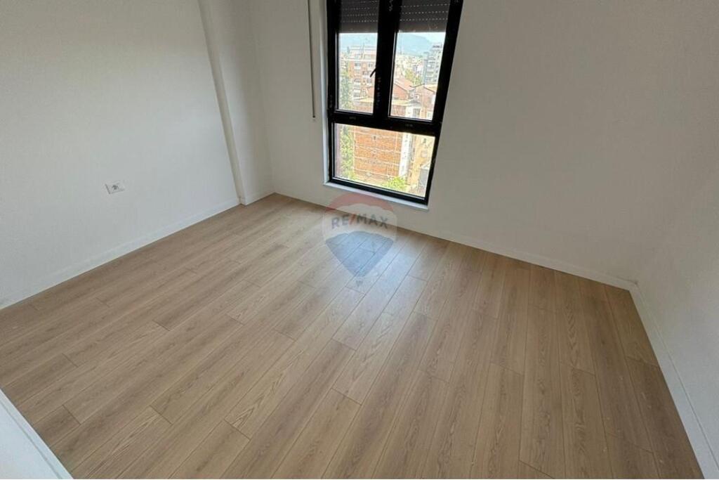 APPARTAMENTO 2+1+2 IN VENDITA PRESSO IL MUNICIPIO DI PARIGI