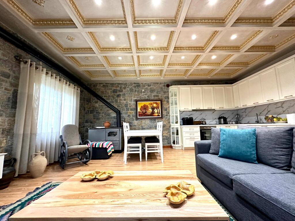 Super Villa / Guesthouse in vendita a Korçë