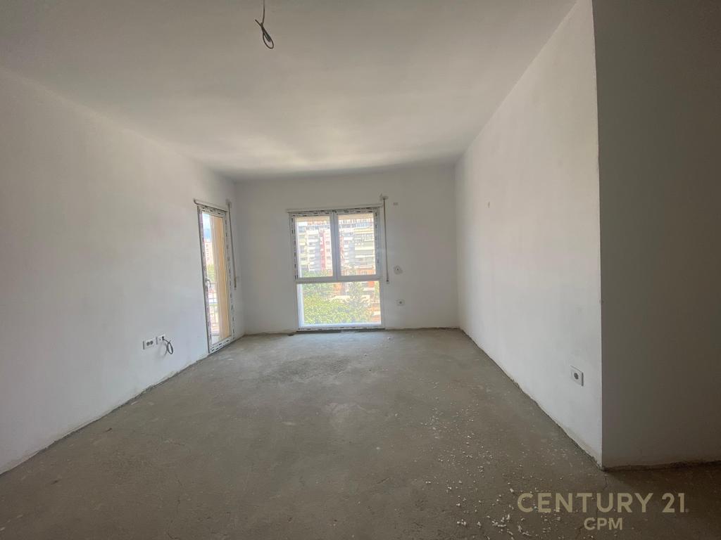 🦅 Vendesi appartamento 2+1+2 vicino a Piazza Shqiponja – Opportunità d’oro per investimento o abitazione!