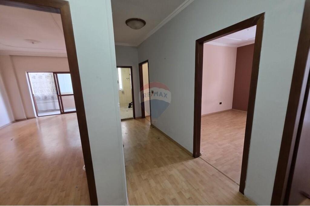 Shitet Apartament 3+1+2 pranë Lion Park!
