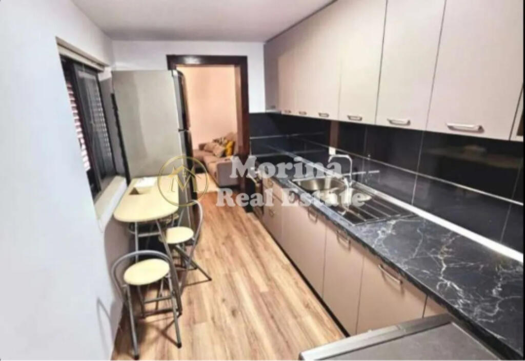 Affitto, Ingresso Privato 2+1+Cortile+Posto Auto, Via Jeronim De Rada, 800 Euro/Mese