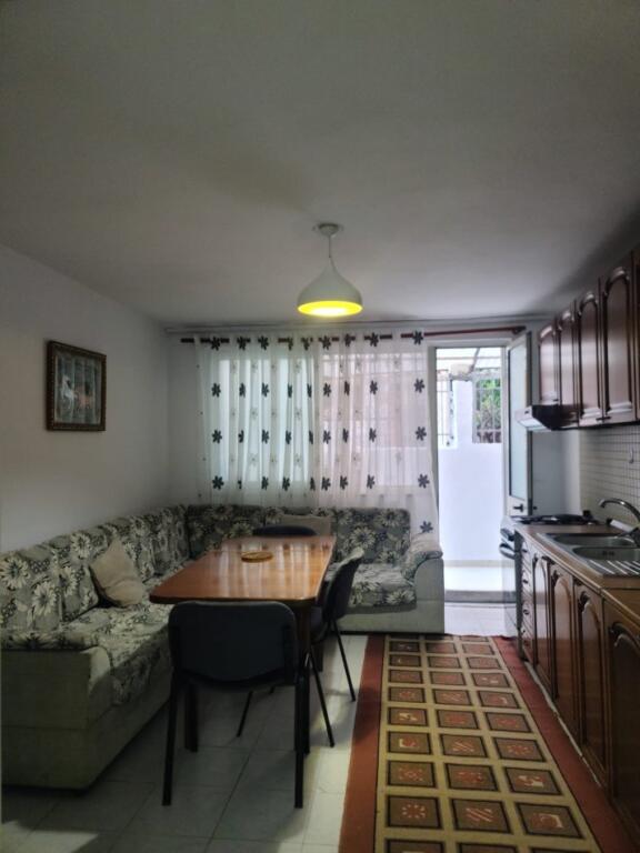 Apartment 2+1 for rent on Naim Frashëri street