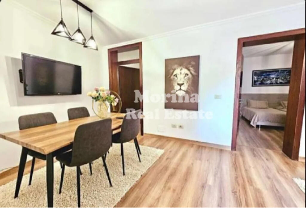 Affitto, Ingresso Privato 2+1+Cortile+Posto Auto, Via Jeronim De Rada, 800 Euro/Mese