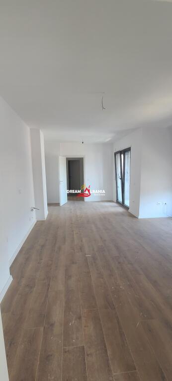 Ambient Biznesi/Zyre+Post Parkimi me Qera tek Komuna e Parisit, prane Rrethrrotullimit ne Tirane (ID 42611330)