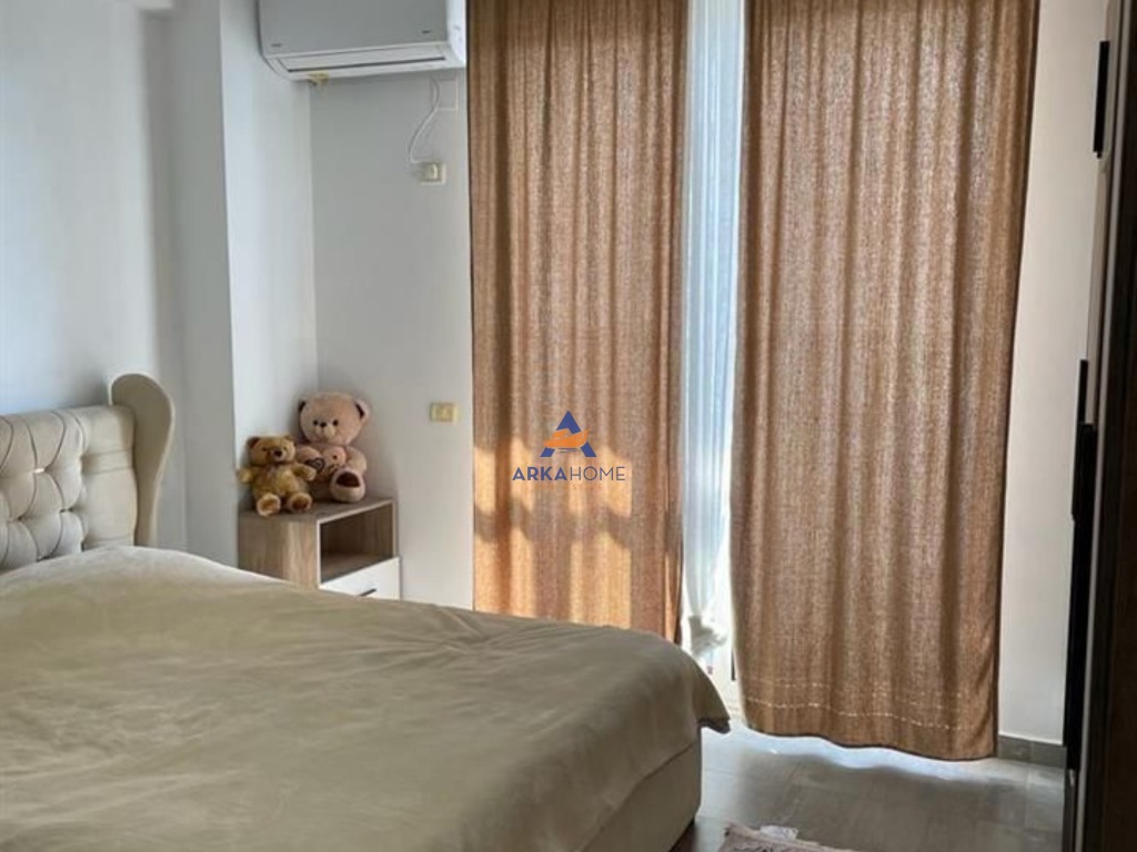 VENDESI APPARTAMENTO 1+1+BALCONE "UNAZA E RE" 105.000 EURO.