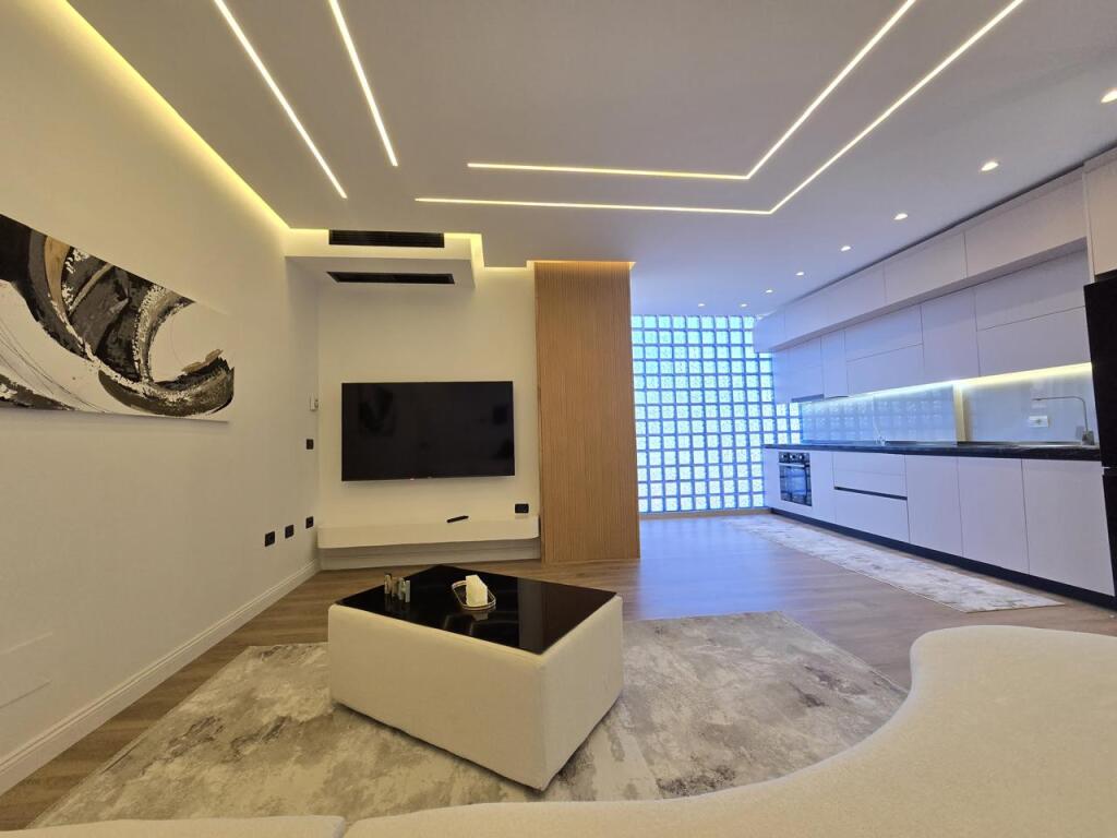 Apartament ne shitje 2+1+2 tek Petro Nini