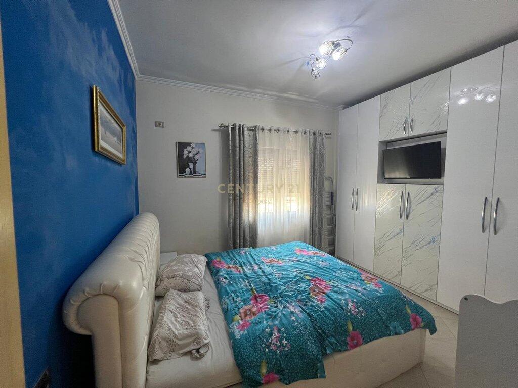 🏠 Nella zona tranquilla e preferita di Fresku, è offerto in vendita un appartamento funzionale 2+1