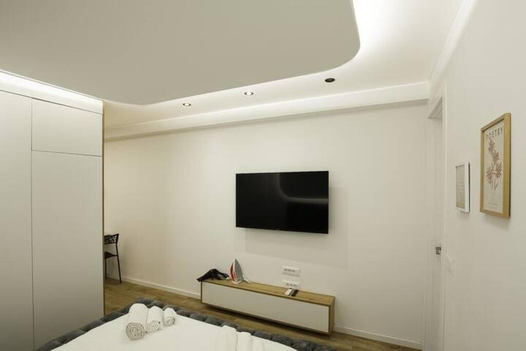 STUDIO FOR RENT 36 M2 21 DECEMBER 550 EURO