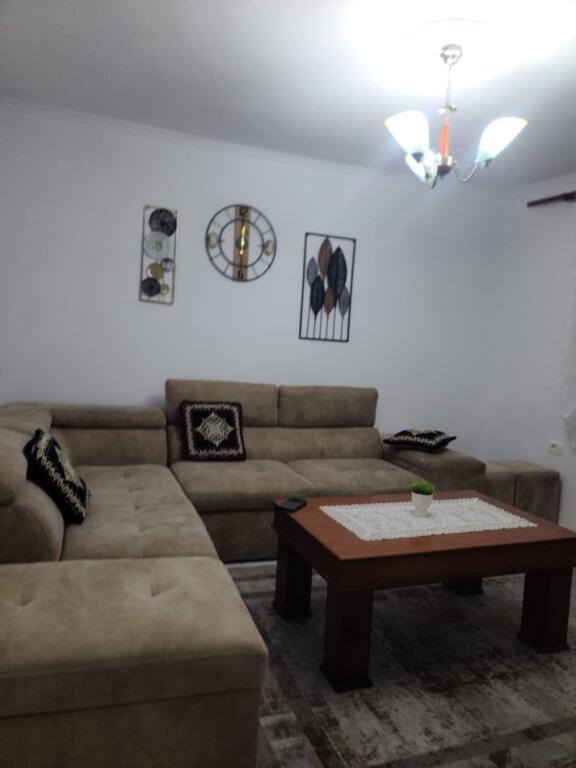 Apartment 2+1 for rent on Naim Frashëri street