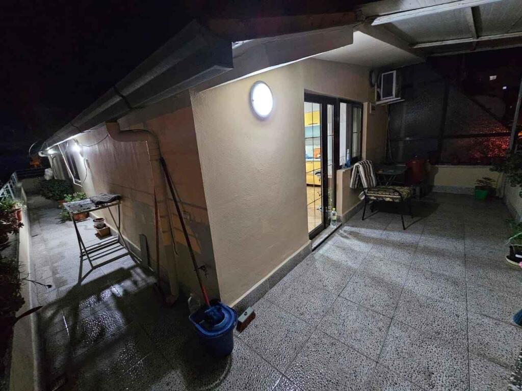 In affitto 3° piano di una villa privata 2+1, Mercato Elettrico vicino a Crown Shop 550 mila lek