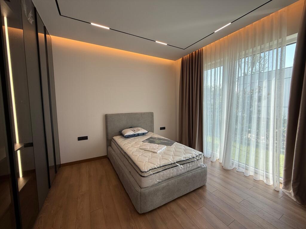 Super villa 3 floors Dry Lake is given