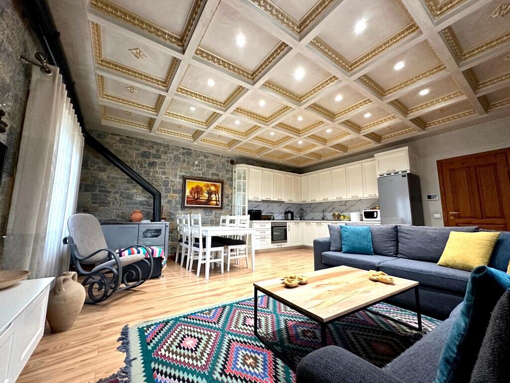 Super Villa / Guesthouse in vendita a Korçë