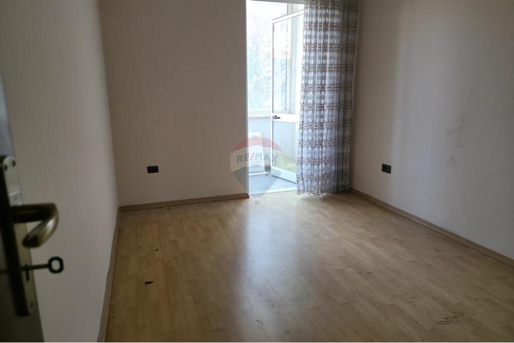 Shitet Apartament 3+1+2 pranë Lion Park!
