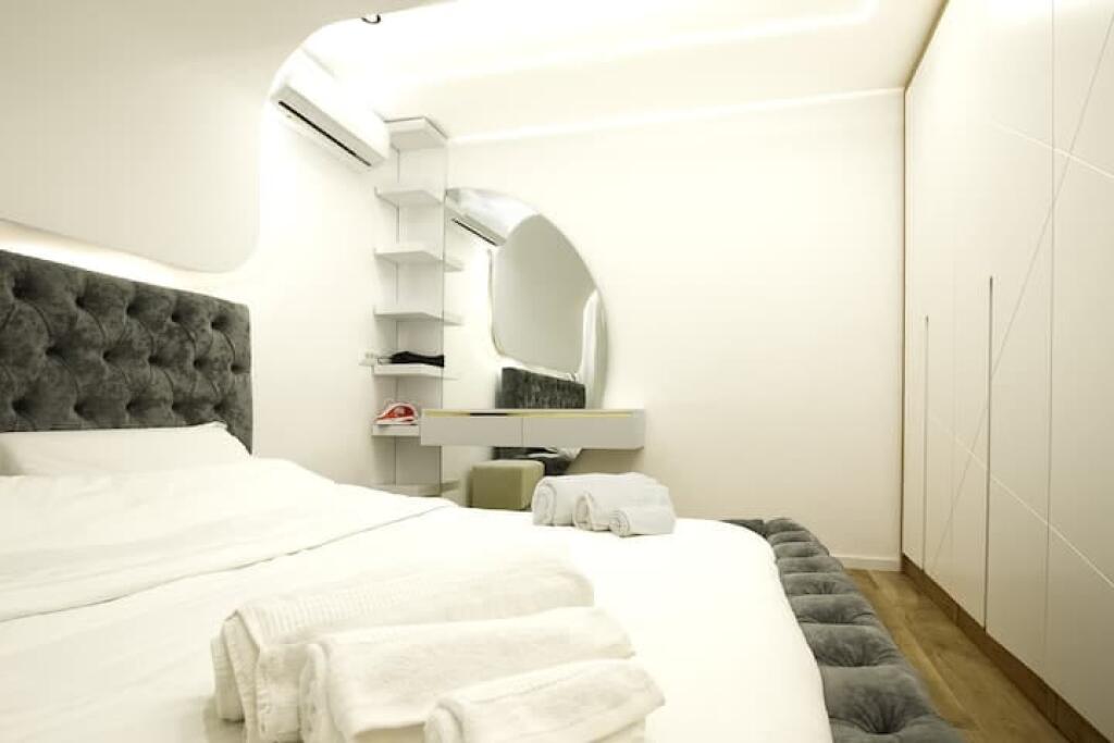 APARTAMENT ME QERA 1+1 21 DHJETORI 650 EURO