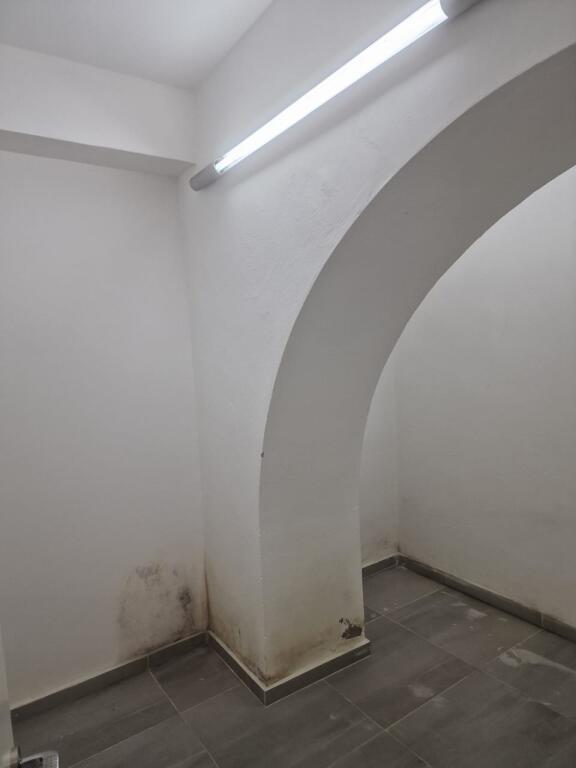 Locale commerciale in affitto presso Mine Peza