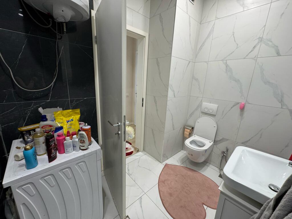 🏠 Appartamento 1+1 in affitto – Complesso Magnet, 21 Dhjetori, Tirana  💶 Prezzo dell'affitto: 550 € / mese