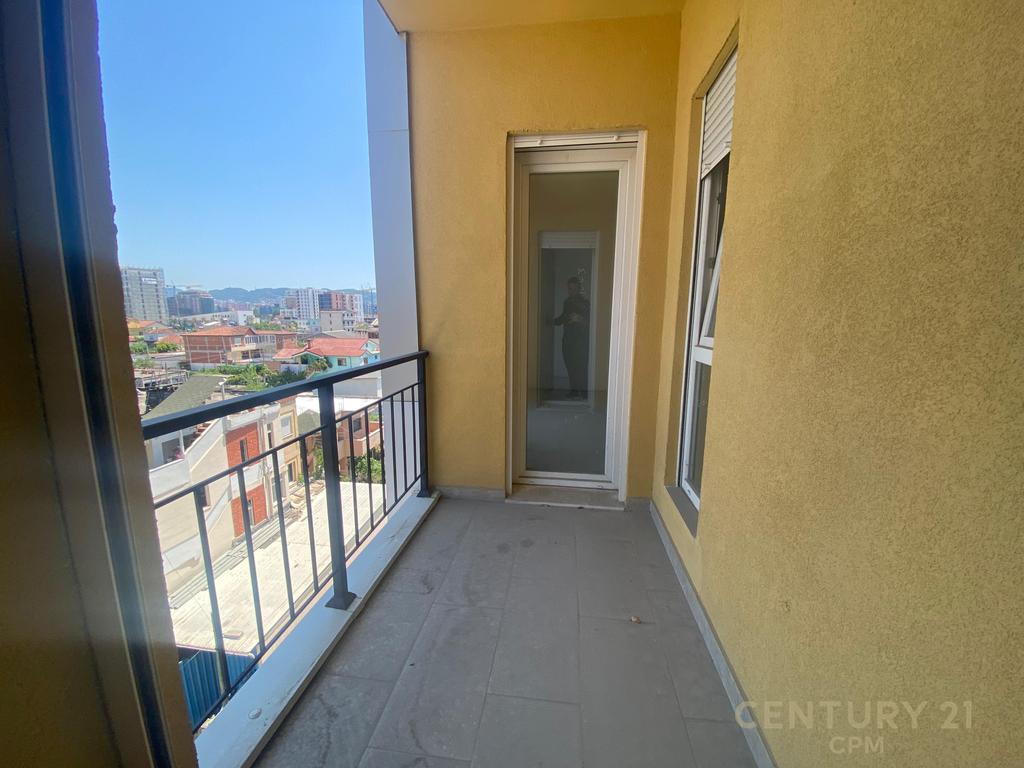 🦅 Vendesi appartamento 2+1+2 vicino a Piazza Shqiponja – Opportunità d’oro per investimento o abitazione!