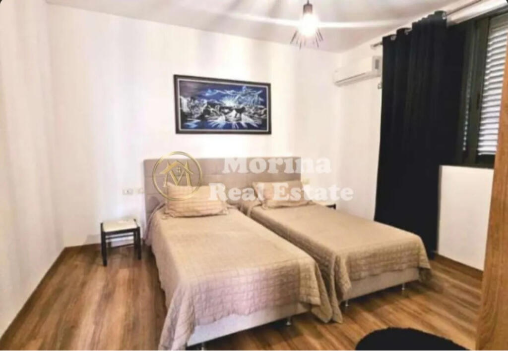Affitto, Ingresso Privato 2+1+Cortile+Posto Auto, Via Jeronim De Rada, 800 Euro/Mese