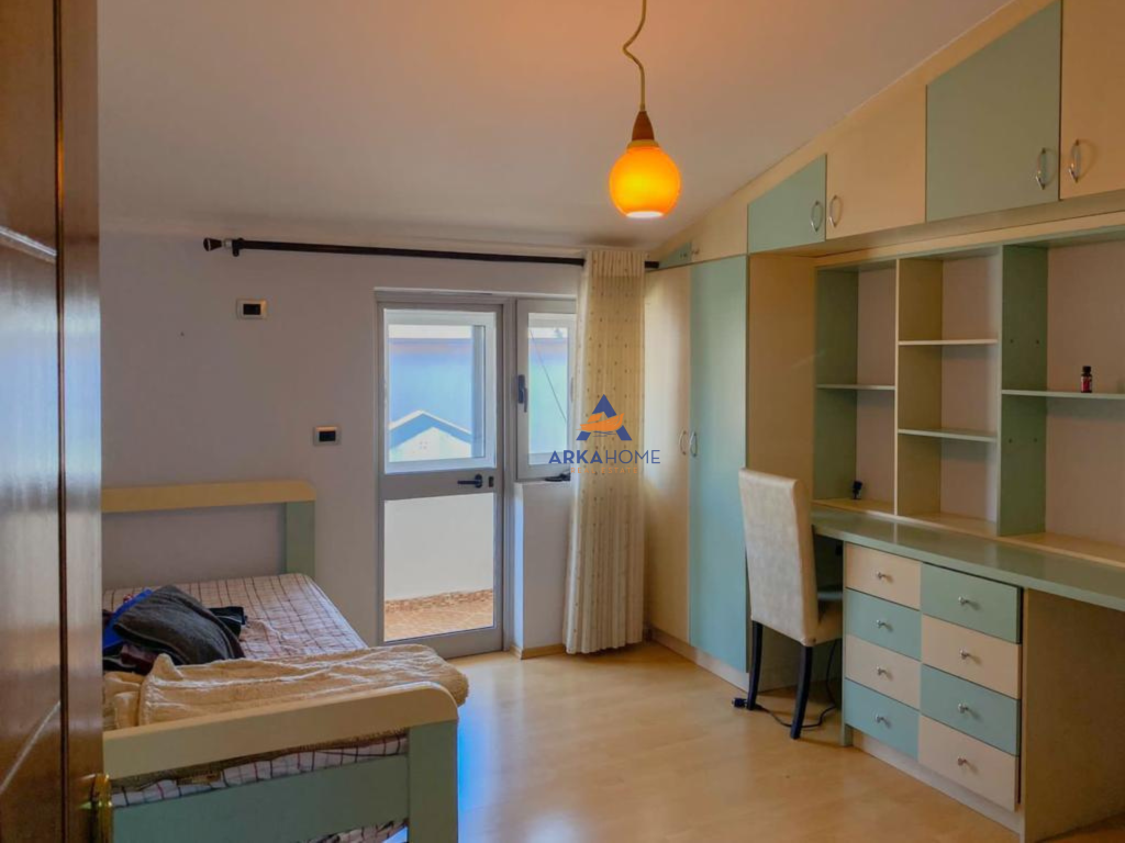 JEPET APARTAMENT ME QERA 2+1+BALLKON "RRUGA MUHAMET GJOLLESHA" 700 EURO.