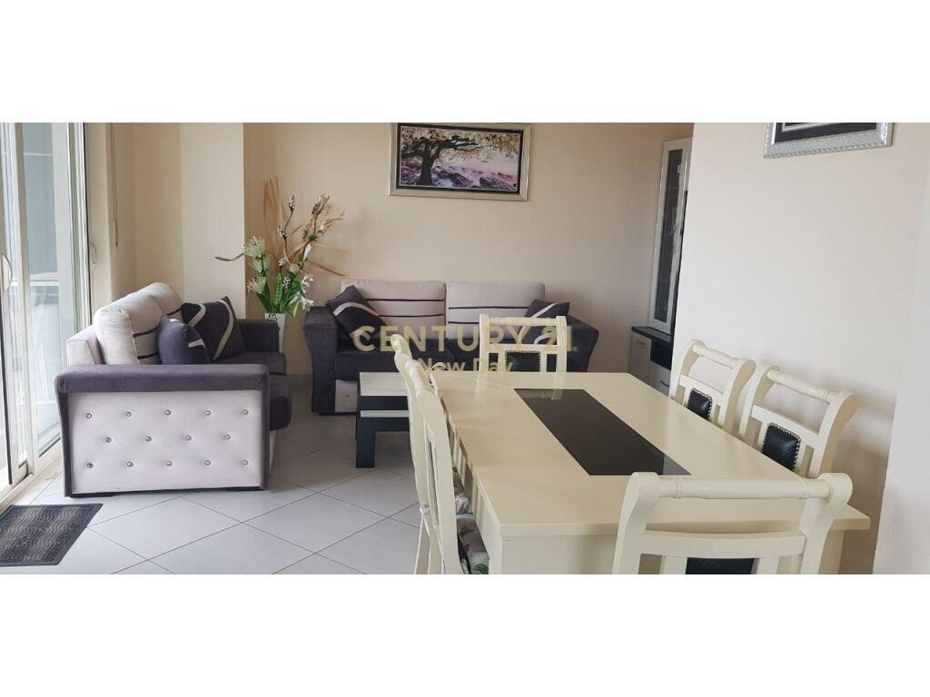 Jepet me qira apartament 2+1 te zona Ujesjellesit.