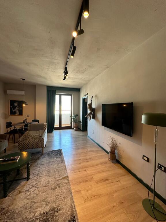 2+1 Fully Furnished Apartment for Rent – Zogu i Parë Boulevard