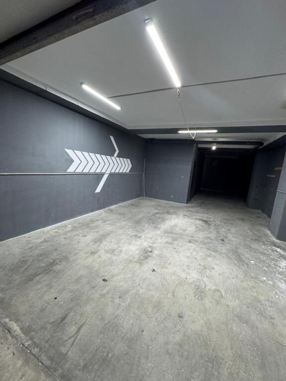 Warehouse for rent at the former Park near Square 21