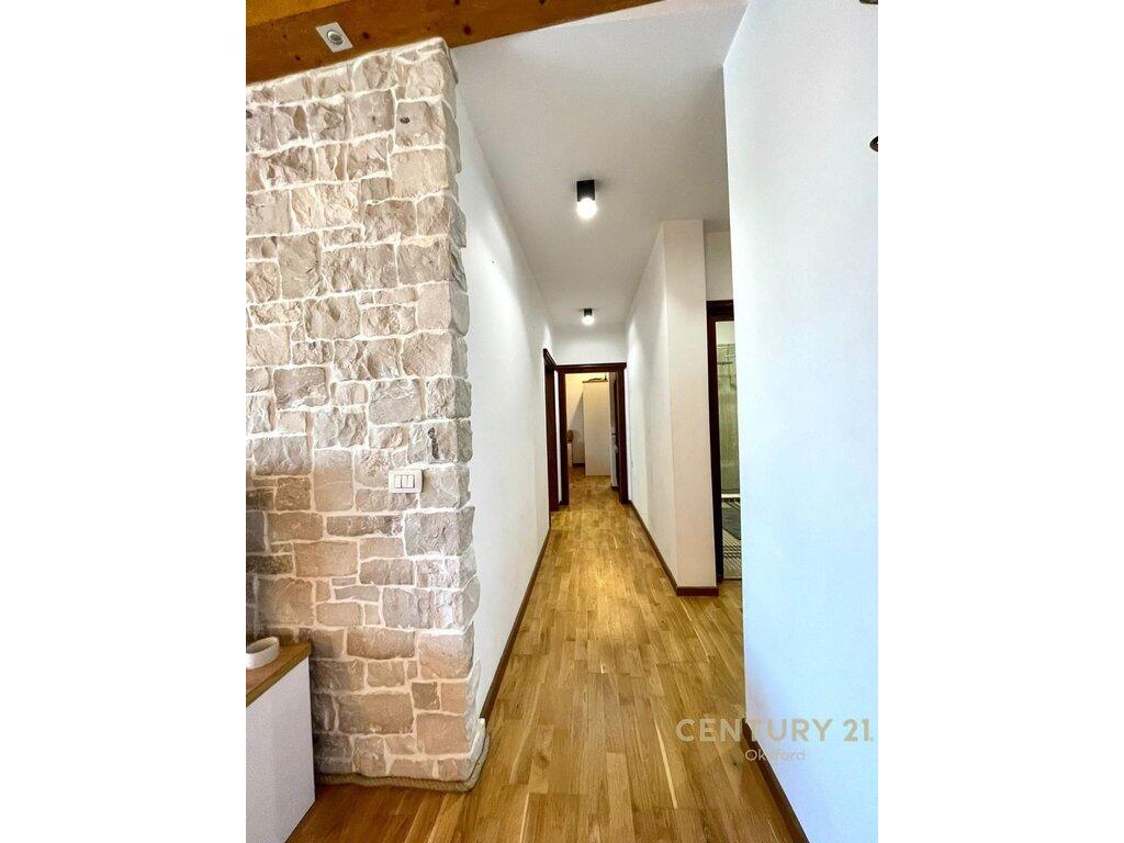 🏡 Appartamento 2+1+2 con Veranda e 2 Posti Auto in Vendita – Vicino al Giardino Zoologico/Botanico, Tirana