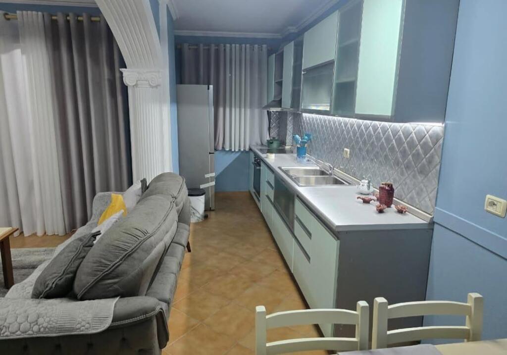 JEPET ME QIRA APARTAMENT 2+1 te 5 Maji, pranë Qendrës Condor